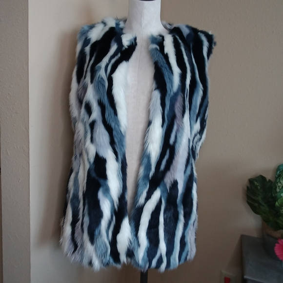 INC International Concepts faux fur vest - Picture 10 of 14